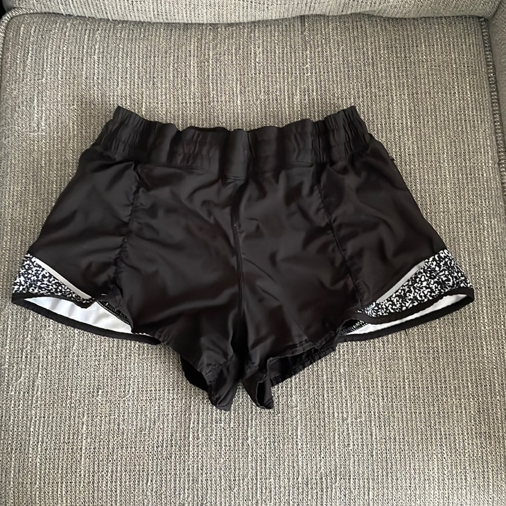 Lululemon Hotty hot low-rise lined short 2.5” size 0